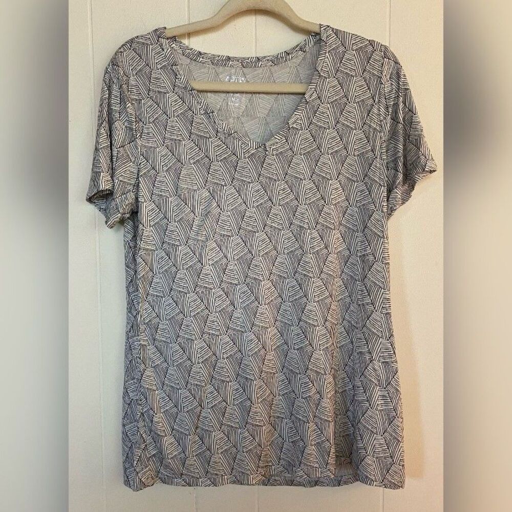 APT 9 Shirt Womens Medium Geometric Print Modern Essentials V Neck Top
